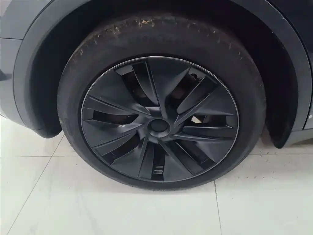 Tesla Model Y 2025 — фото 26