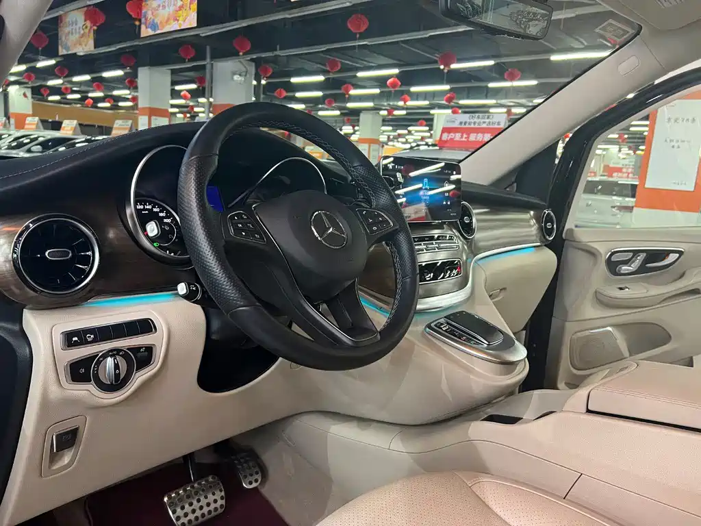 Mercedes-Benz V-Class 2023 — фото 9