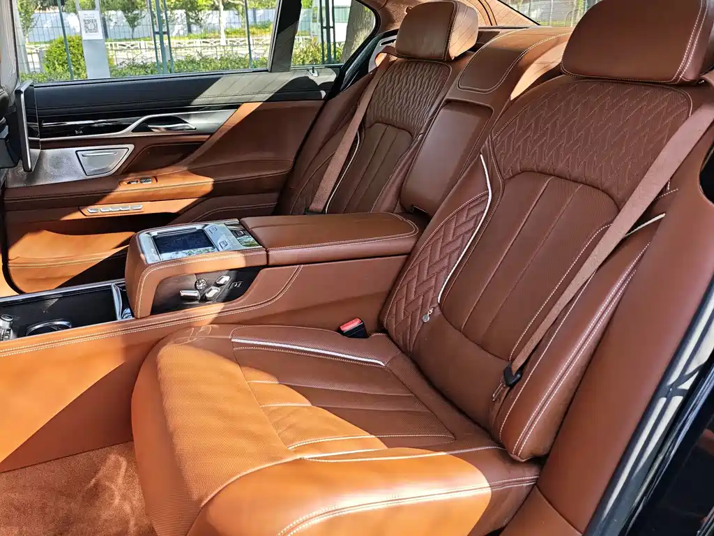 BMW 7 Series 2016 — фото 17