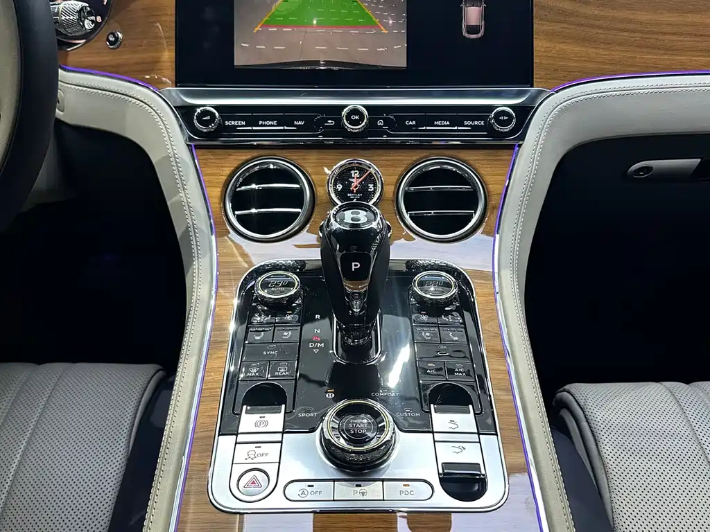 Bentley Continental 2021 — фото 17