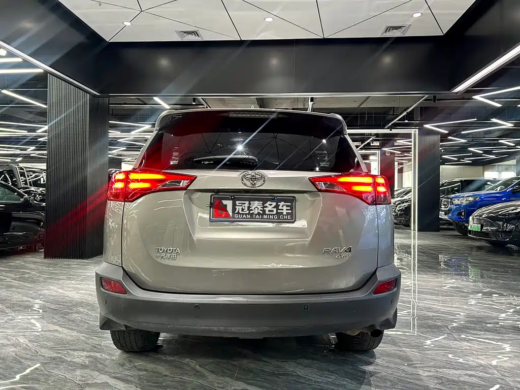 Toyota RAV4 2016 — фото 6