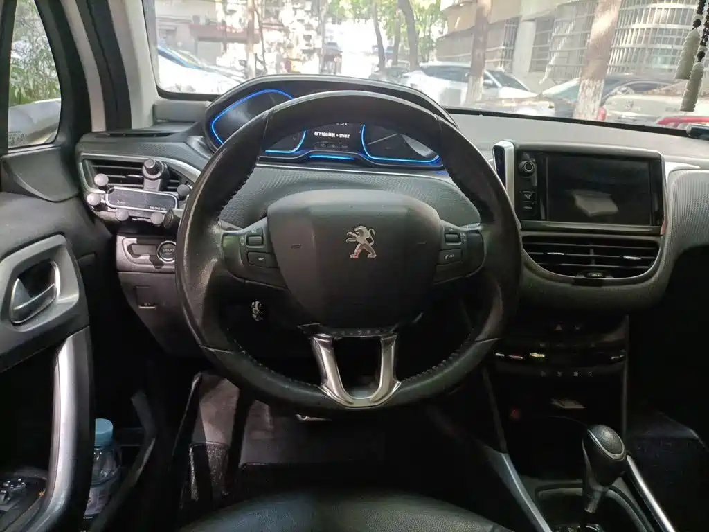 Peugeot 2008 2015