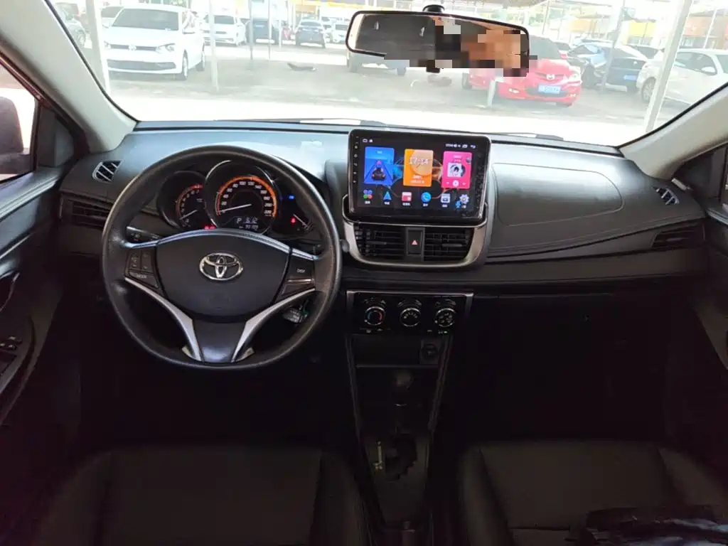 Toyota Yaris L 2022 — фото 10