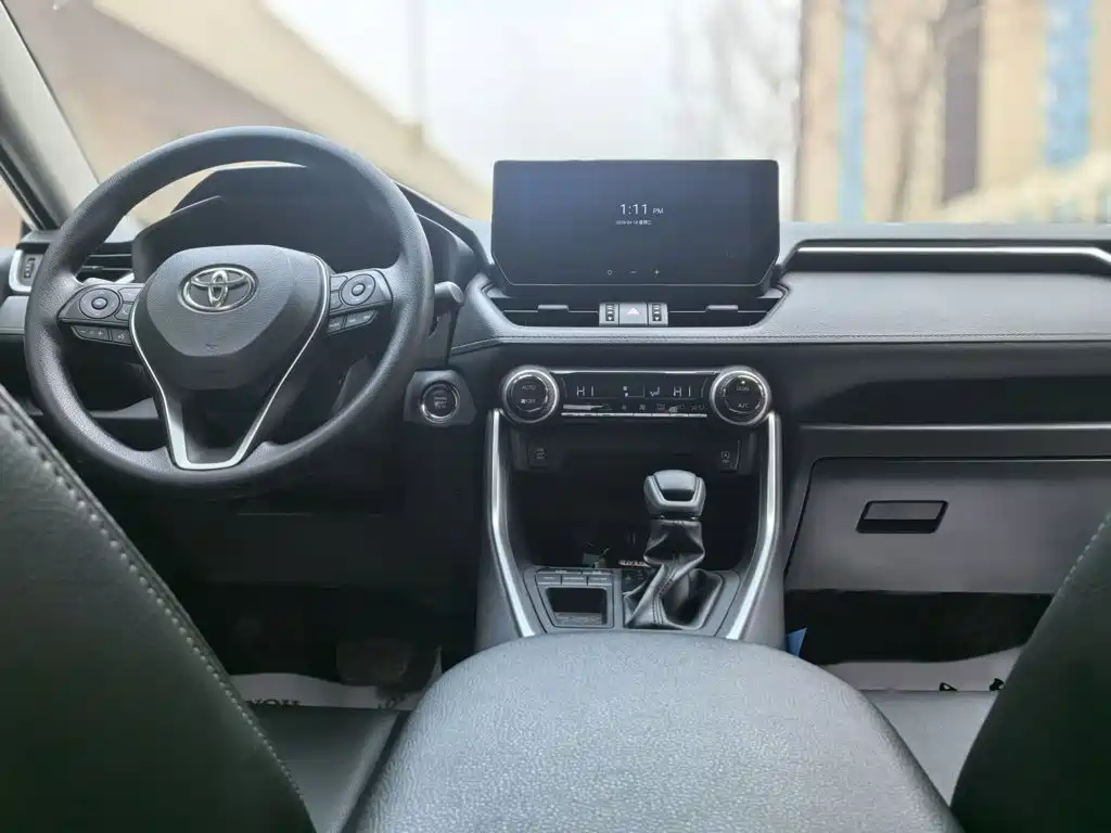 Toyota RAV4 2023 — фото 18