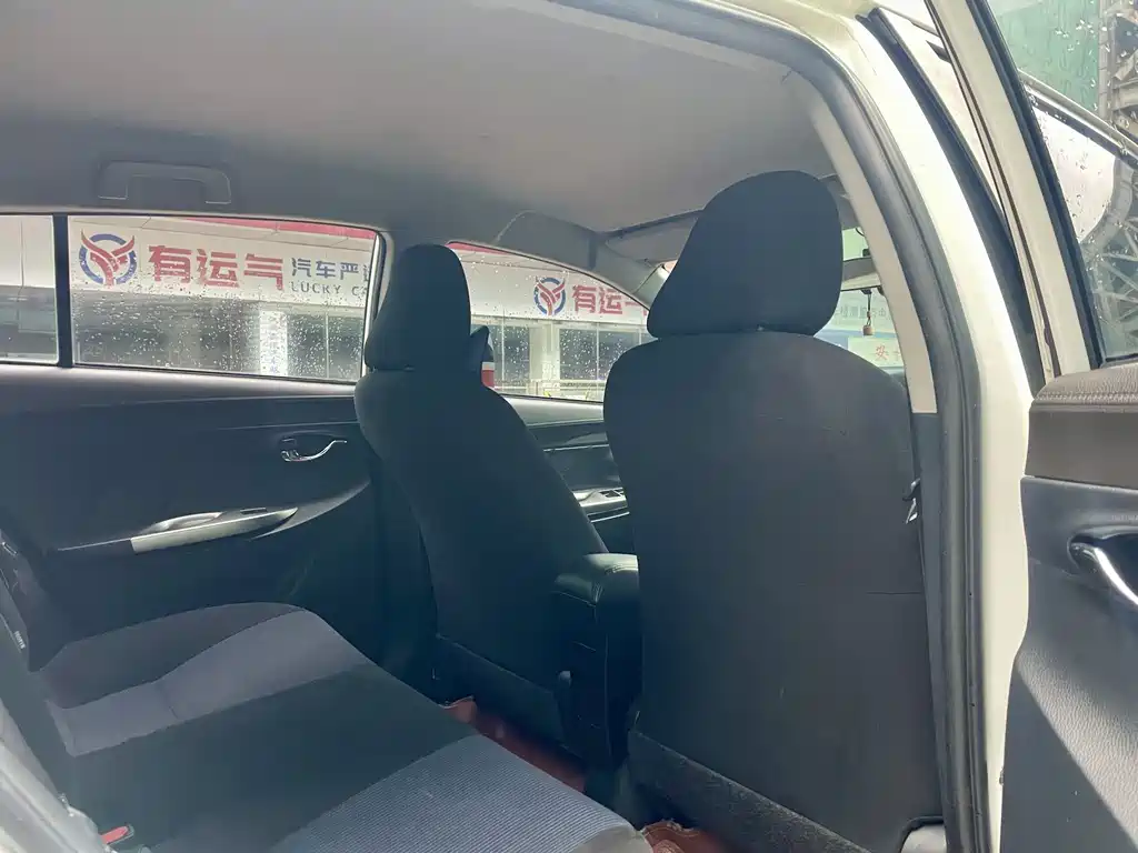 Toyota Yaris L 2015 — фото 13