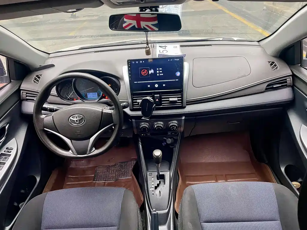 Toyota Yaris L 2015 — фото 12