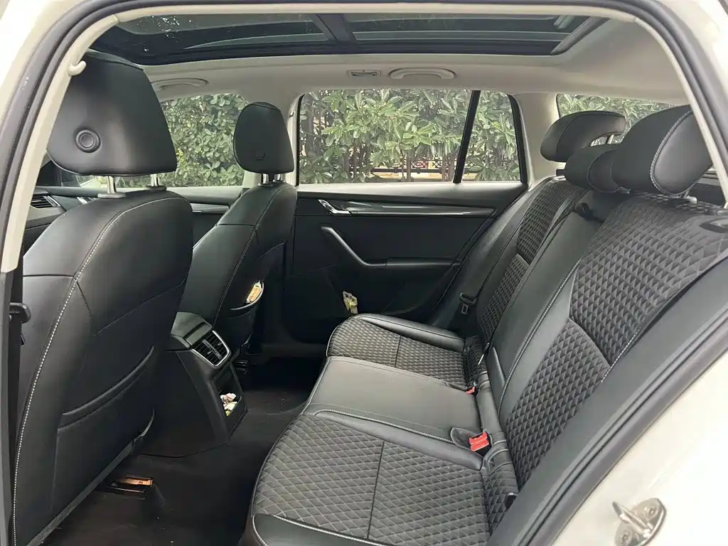 Skoda Octavia 2020 — фото 10
