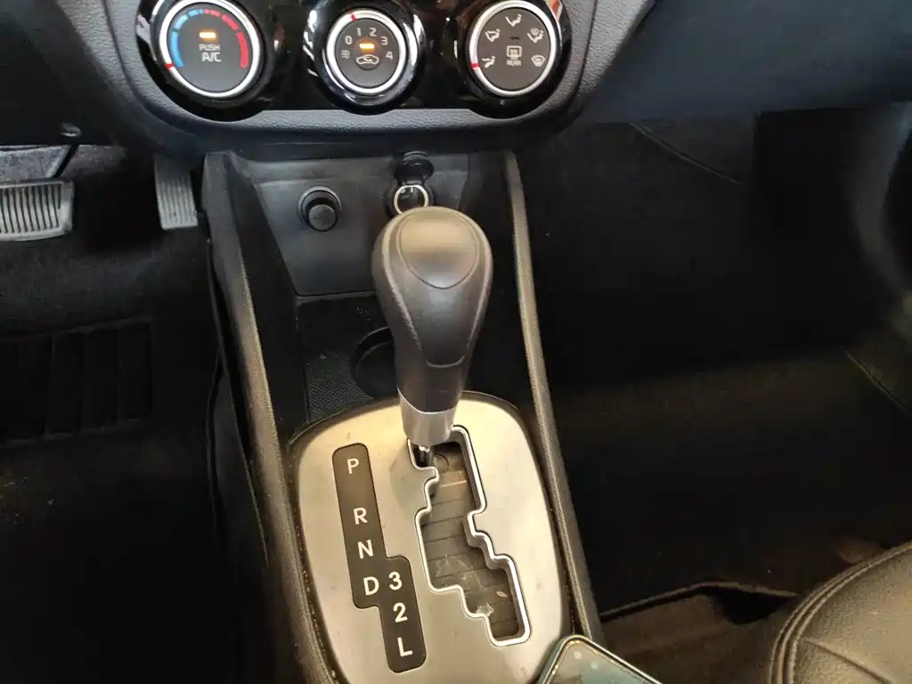 Kia K2 2015 — фото 10