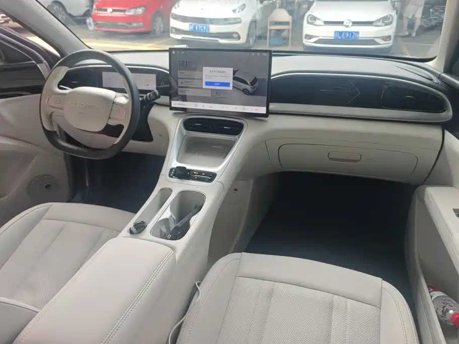 Geely Galaxy Starwish 2025 — фото 12