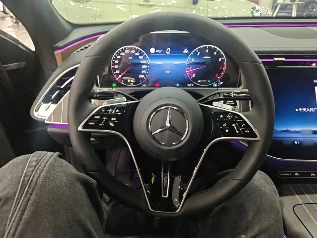 Mercedes-Benz E-Class 2025 — фото 11