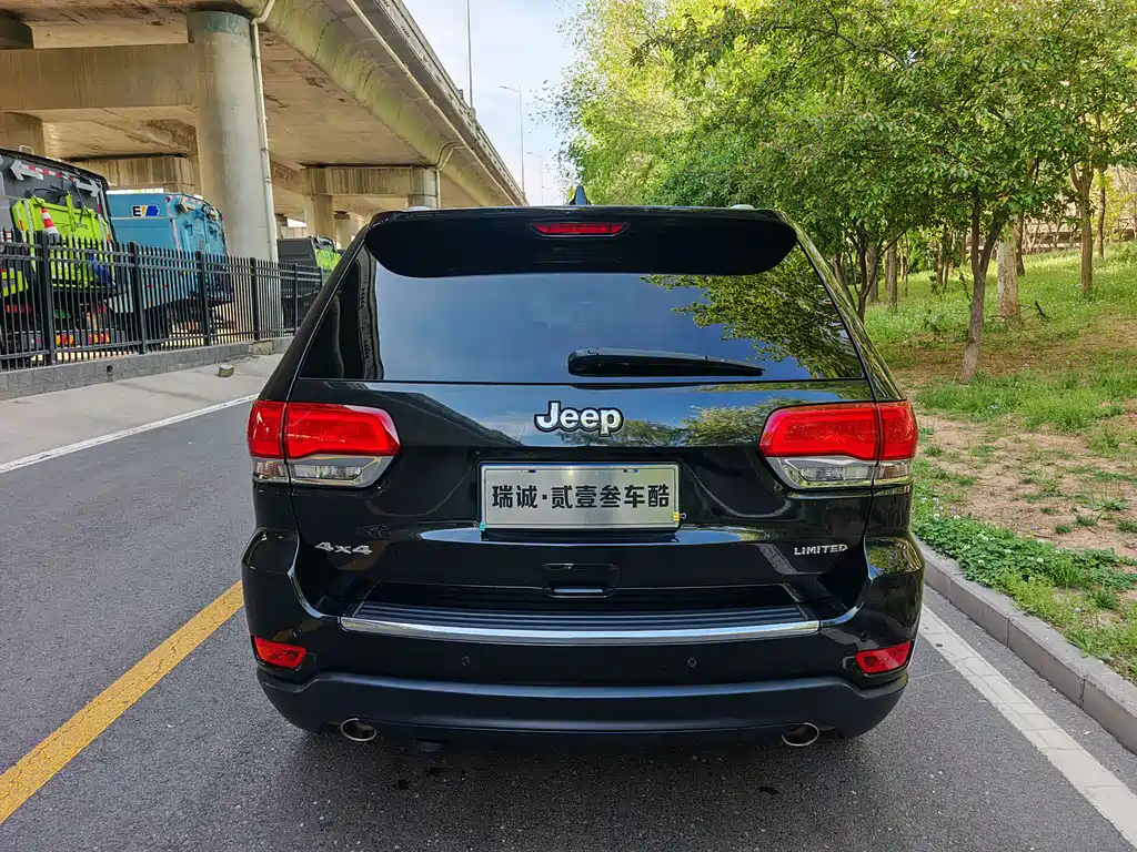 Jeep Grand Cherokee 2017 — фото 13