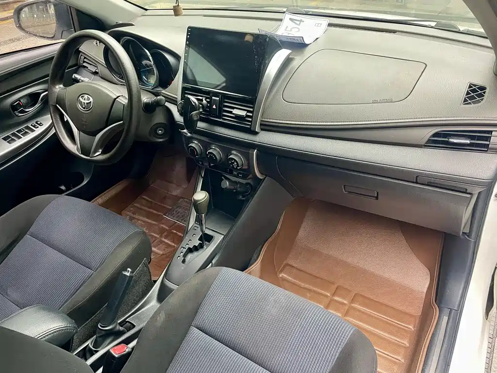 Toyota Yaris L 2015 — фото 15