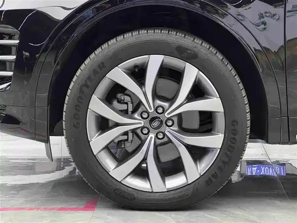 Land Rover Discovery Sport 2025