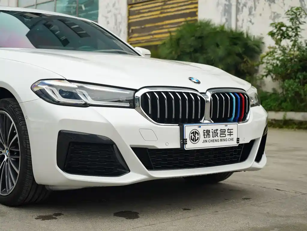 BMW 5 Series 2023 — фото 10