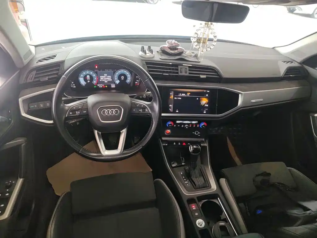 Audi Q3 2021 — фото 10