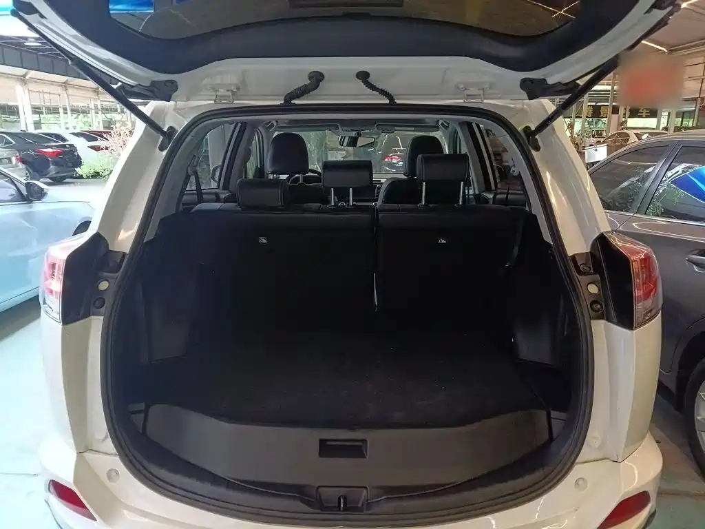 Toyota RAV4 2016 — фото 18