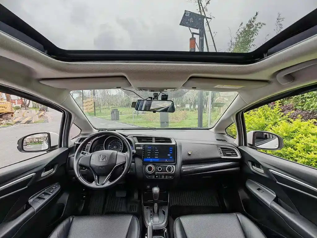 Honda Fit 2017 — фото 18