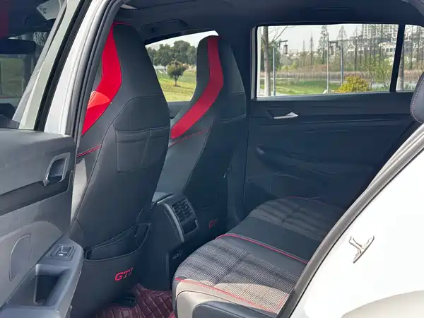 Volkswagen Golf GTI 2021