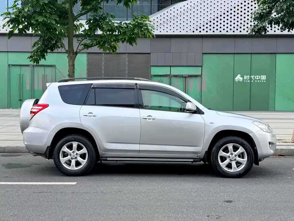 Toyota RAV4 2013 — фото 23