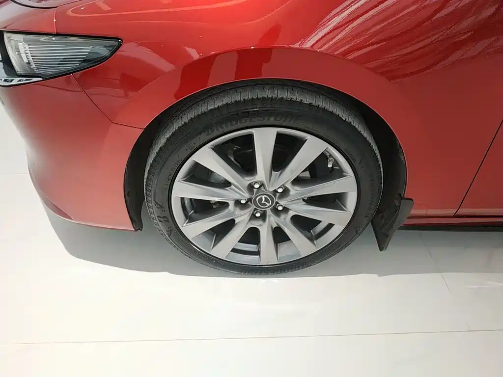 Mazda 3 Axela 2021 — фото 23