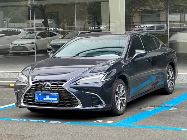 Lexus ES 2025