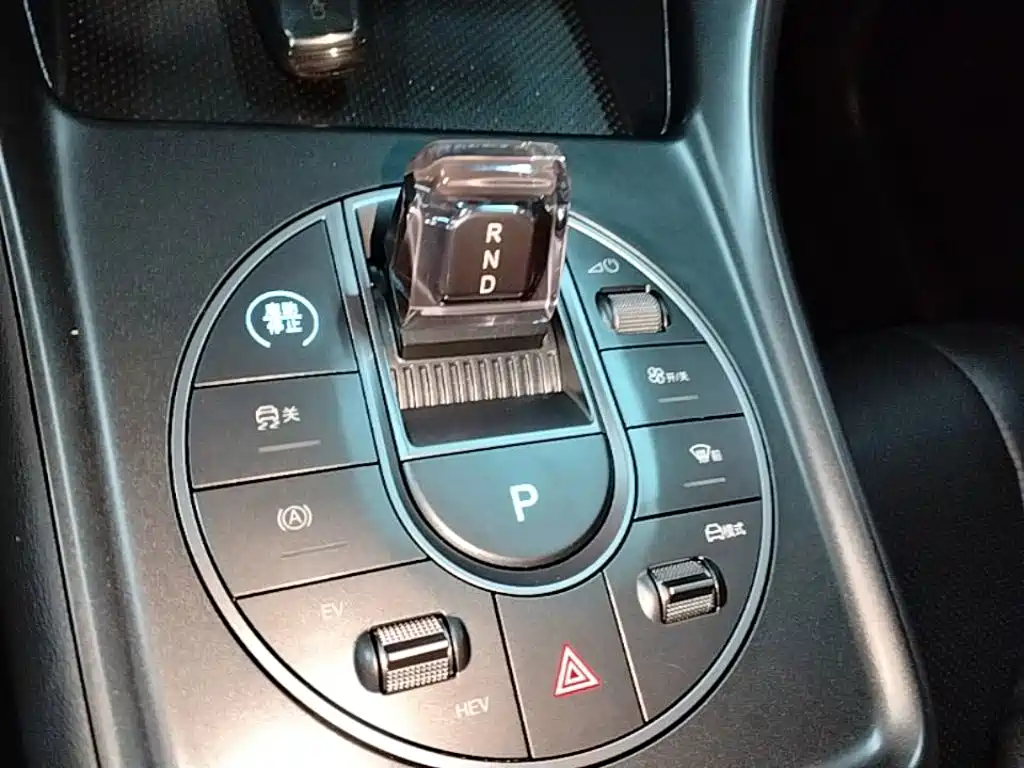 BYD Seal 05 DM-i 2025 — фото 14