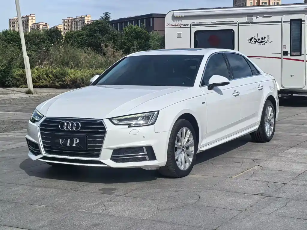 Audi A4L 2019 — фото 1