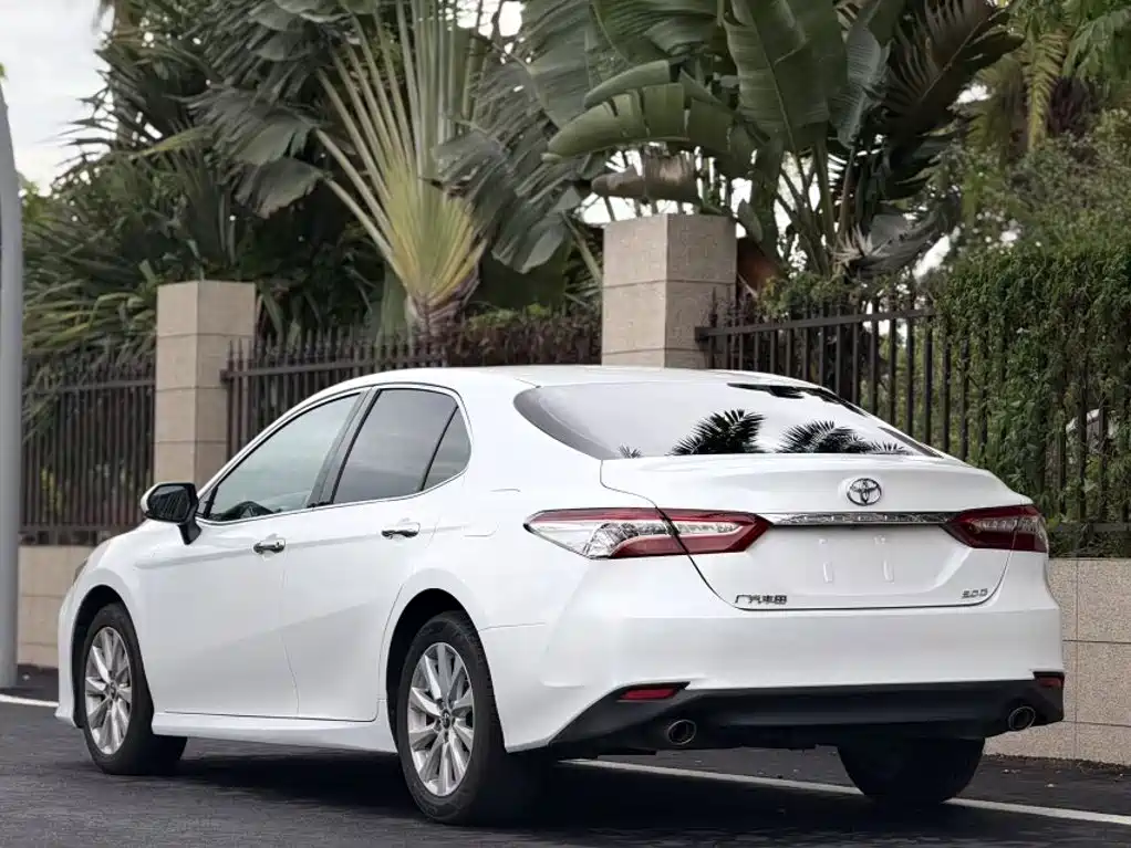 Toyota Camry 2019 — фото 25