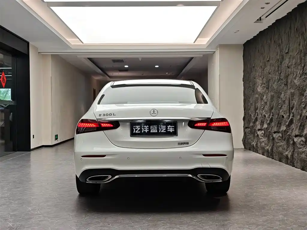 Mercedes-Benz E-Class 2021 — фото 18