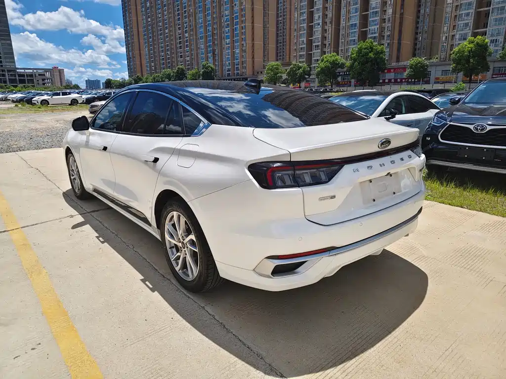 Ford Mondeo 2022 — фото 10
