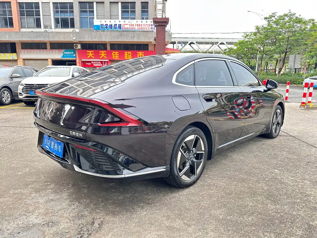 Wuling Starlight 2024