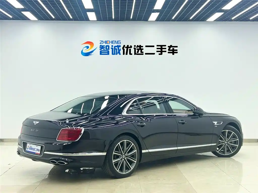 Bentley Flying Spur 2022 — фото 27