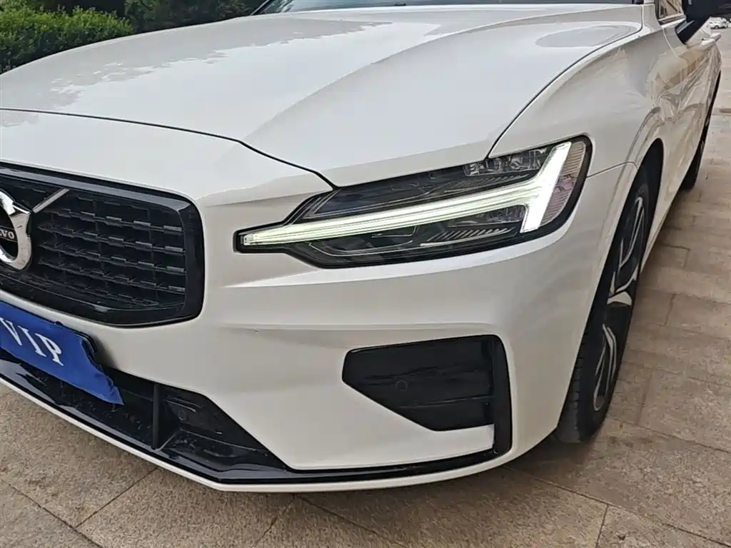 Volvo S60 2021 — фото 24