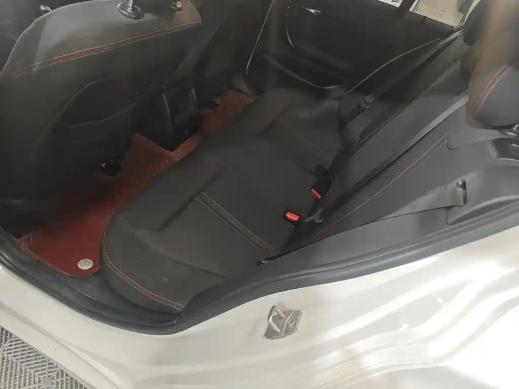 BMW 1 Series 2019 — фото 13