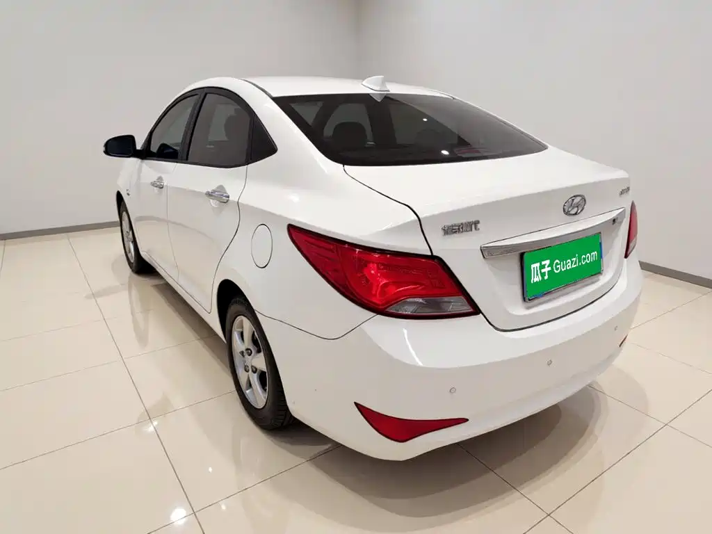 Hyundai Verna 2015