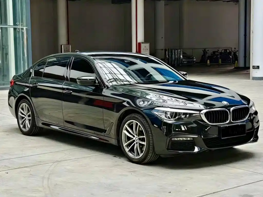 BMW 5 Series 2019 — фото 22