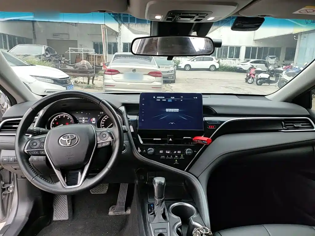Toyota Camry 2021 — фото 10