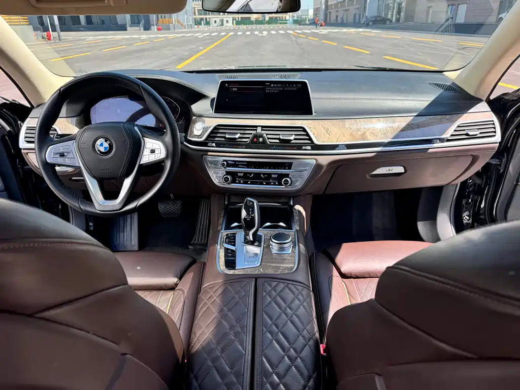 BMW 7 Series 2022 — фото 20