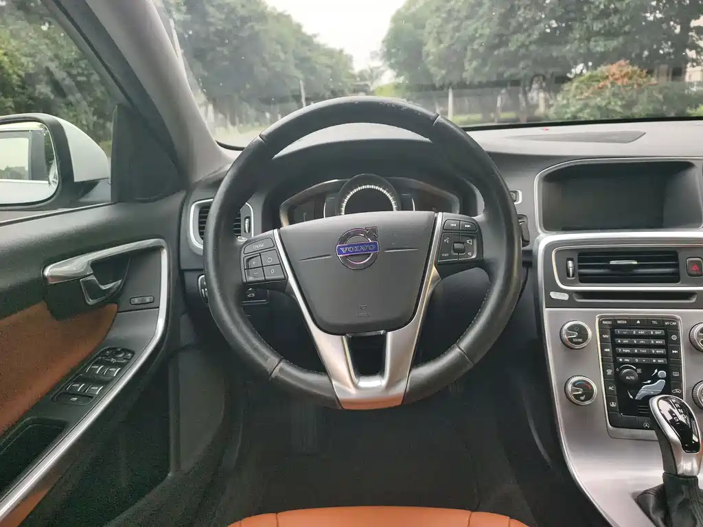 Volvo S60 2017 — фото 18