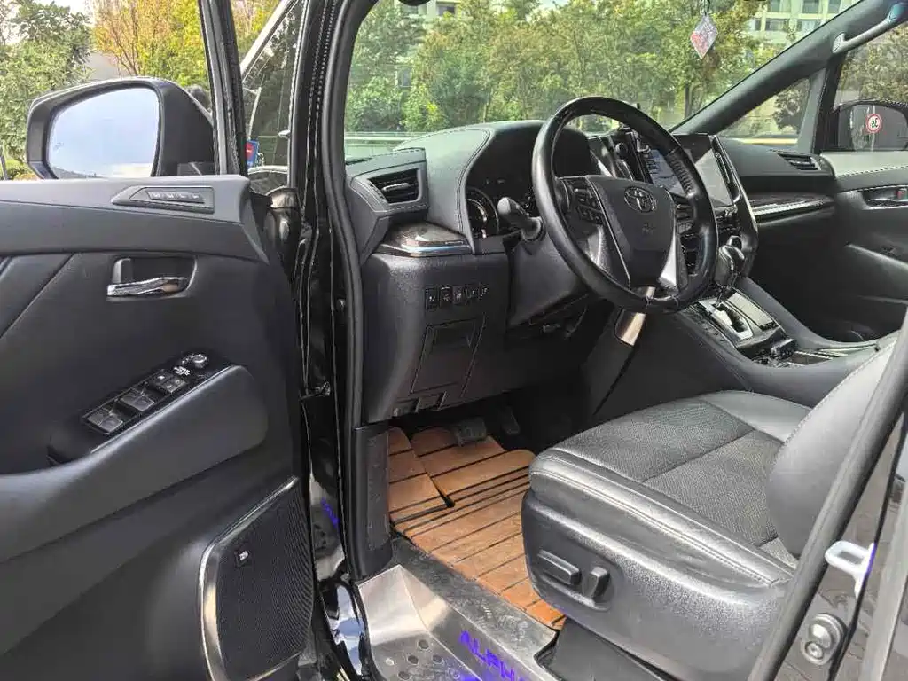 Toyota Alphard 2022 — фото 4
