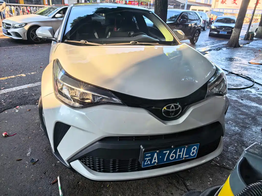 Toyota C-HR 2023 — фото 2
