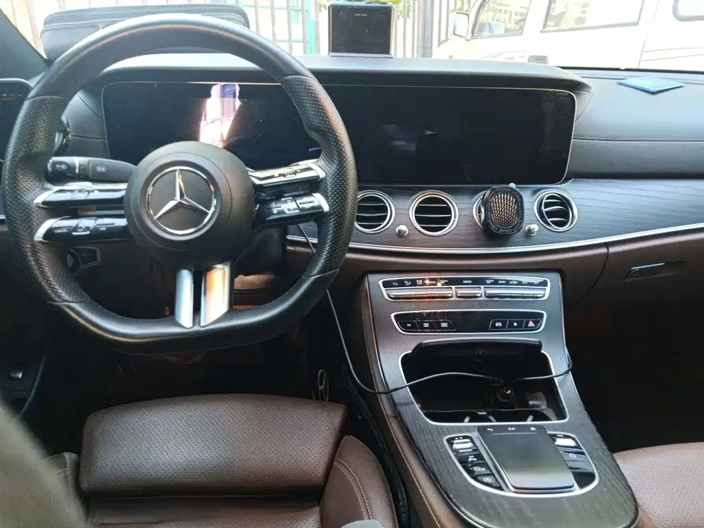 Mercedes-Benz E-Class 2022 — фото 6