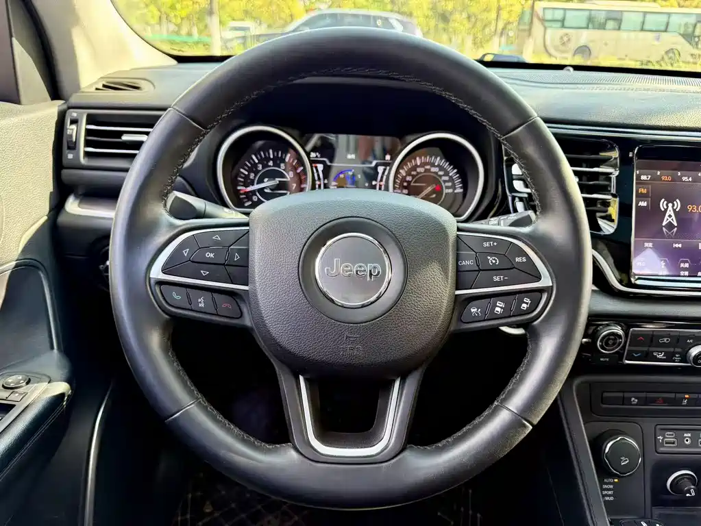Jeep Grand Commander 2020 — фото 12