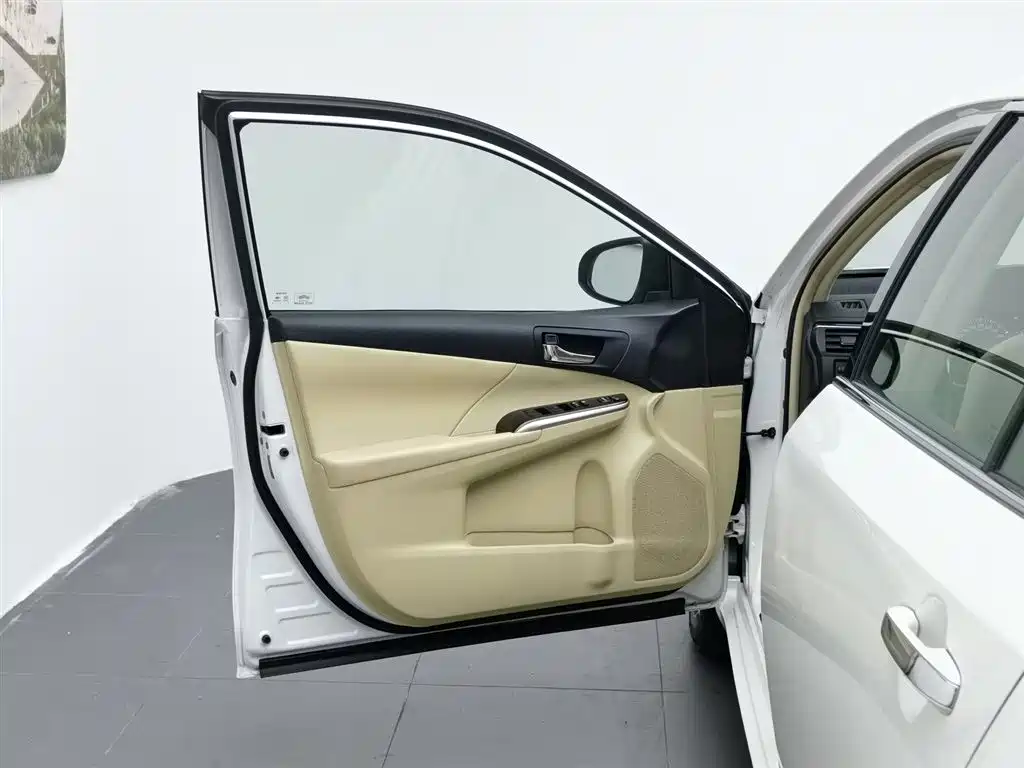 Toyota Camry 2016 — фото 8