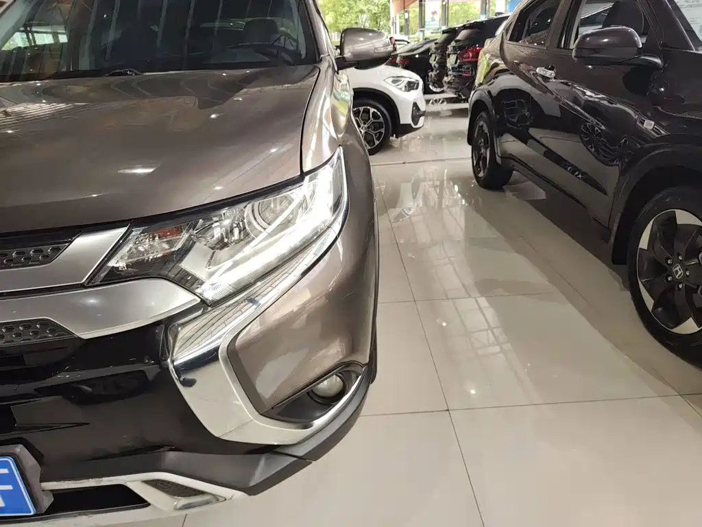 Mitsubishi Outlander 2018 — фото 18