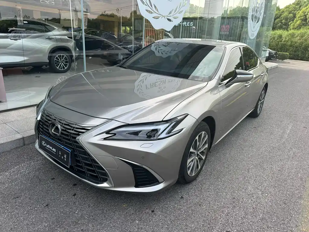 Lexus ES 2026 — фото 1