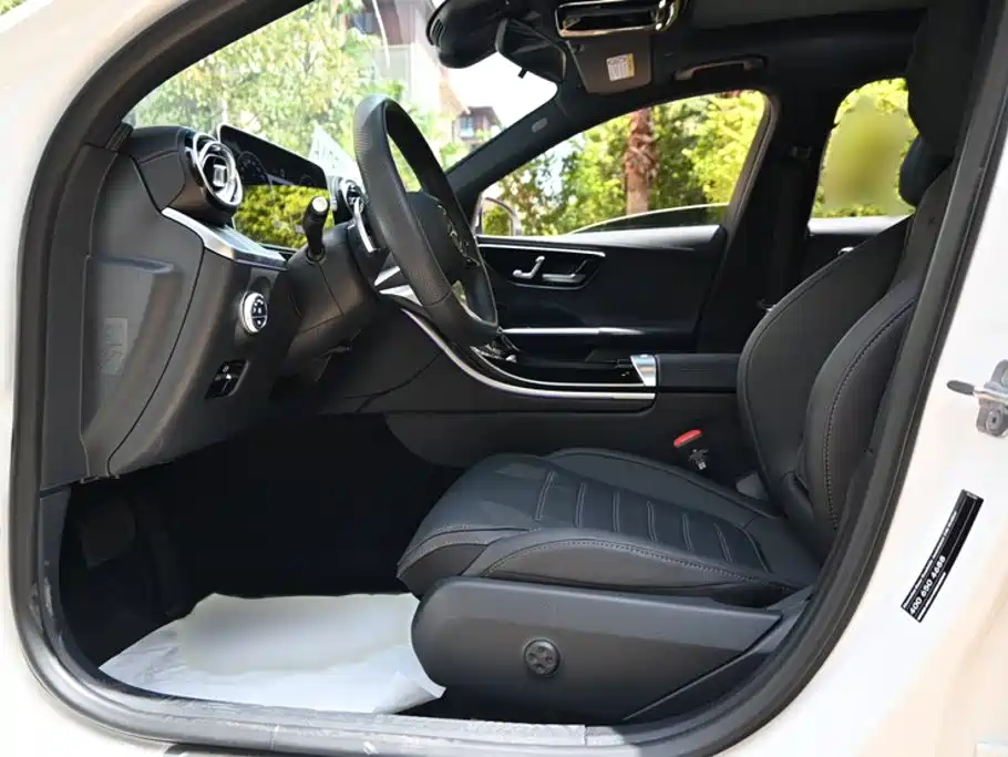 Mercedes-Benz C-Class 2025 — фото 18