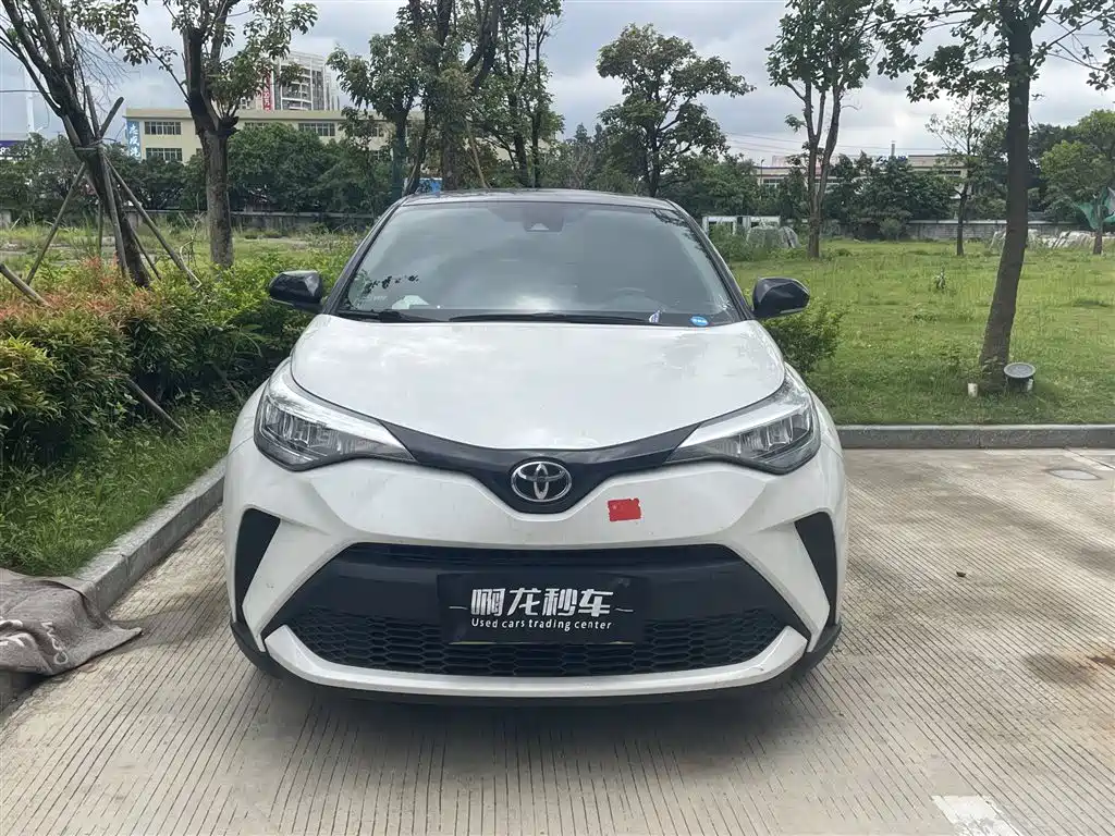 Toyota C-HR 2022 — фото 2