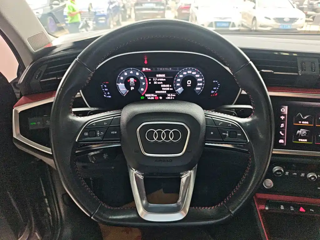 Audi Q3 2020 — фото 11