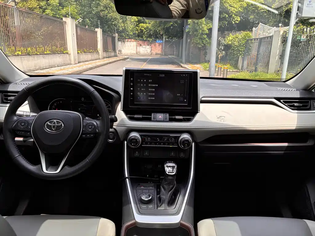 Toyota RAV4 2019 — фото 10